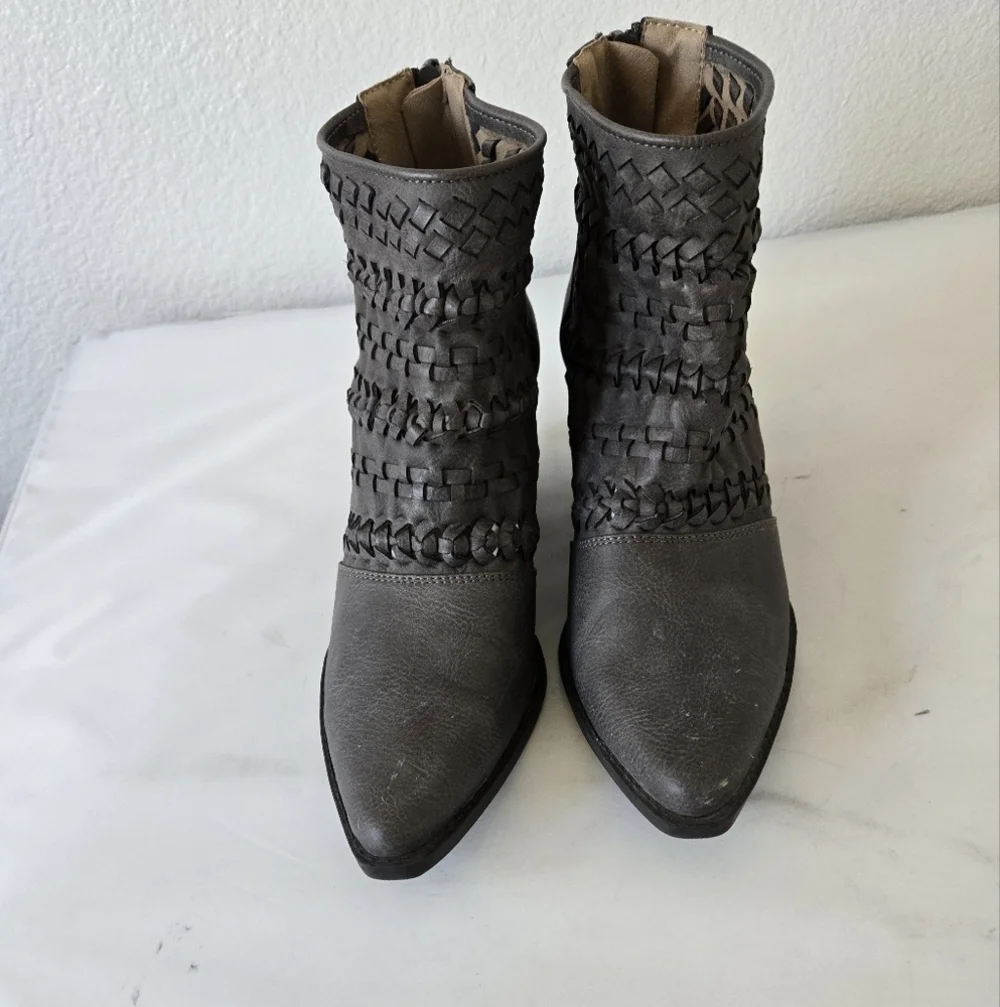 SEVEN DIALS Quinn‎ Woven Western Cowgirl Ankle Booties Women's size 7.5